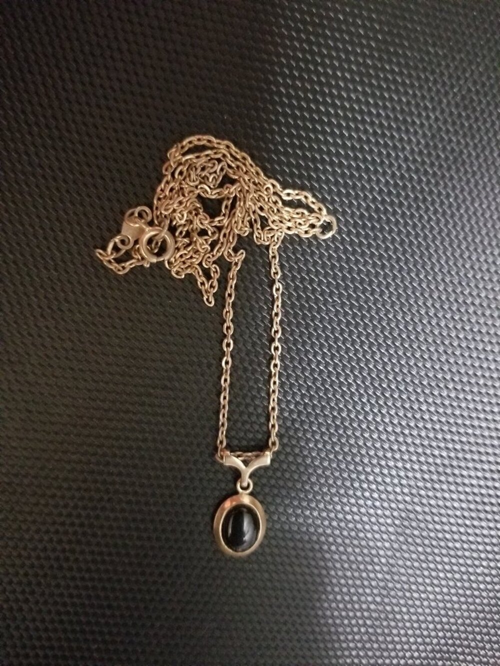 Antique-Style Little-Black-Onyx Cabochon-Cut Stone Gothic Gold-Chain Necklace